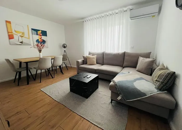 Modern Apt Near City Centre