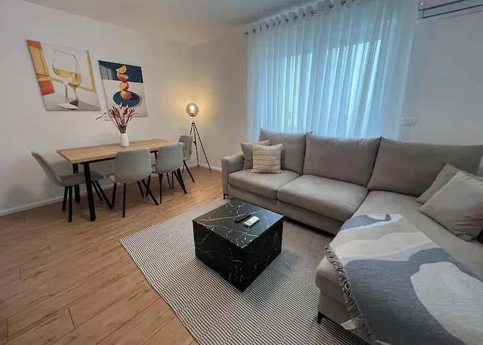 Modern Apt Near City Centre